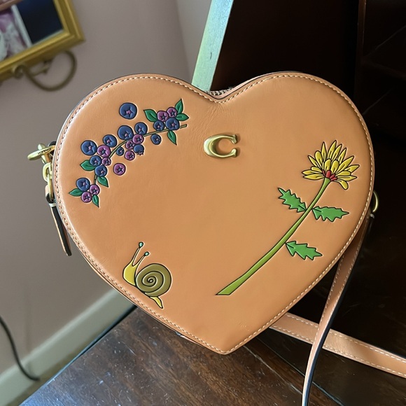 Coach Heart shaped bag - Picture 2 of 5